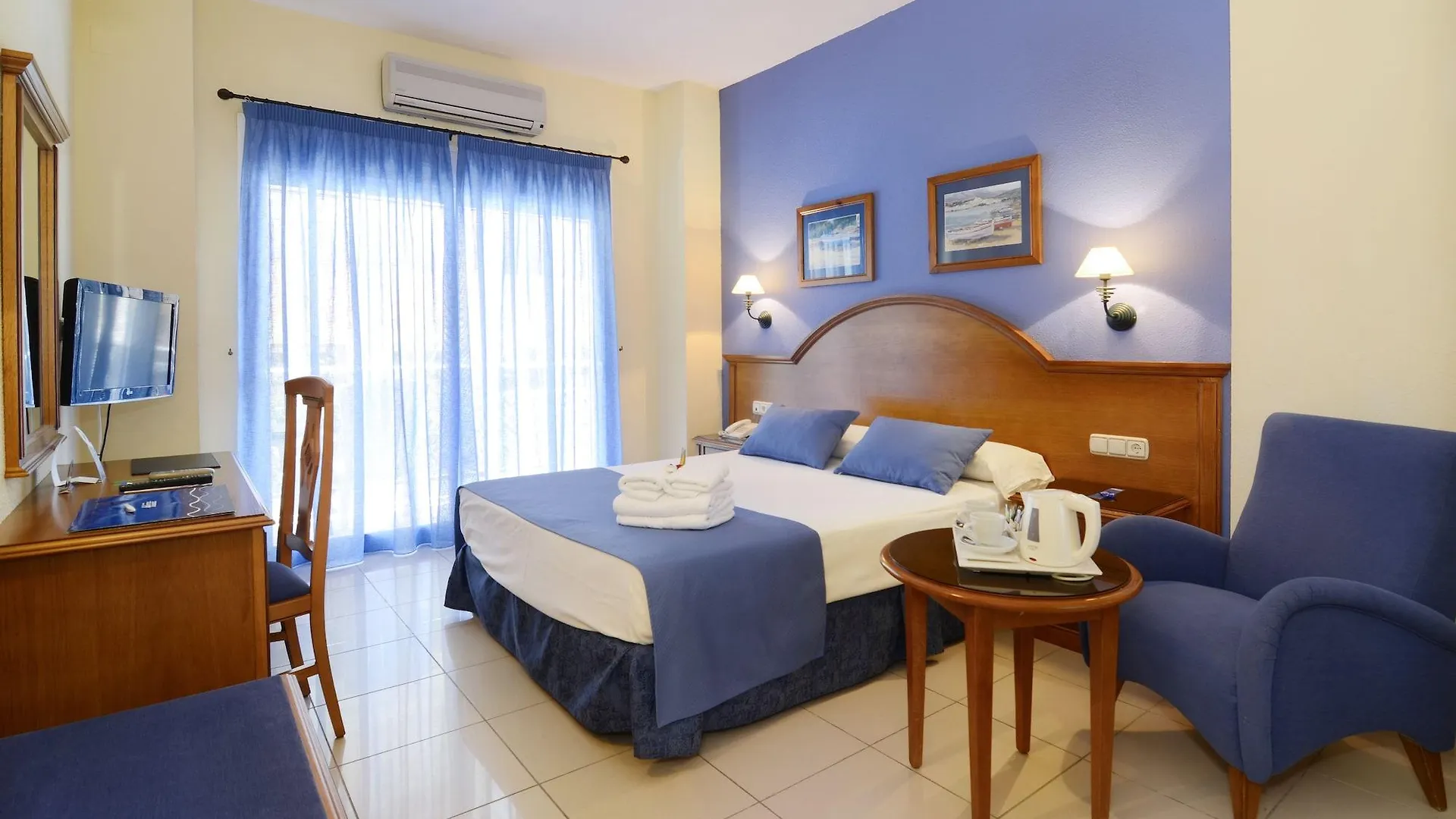 Hotel Isabel Torremolinos 4*,
